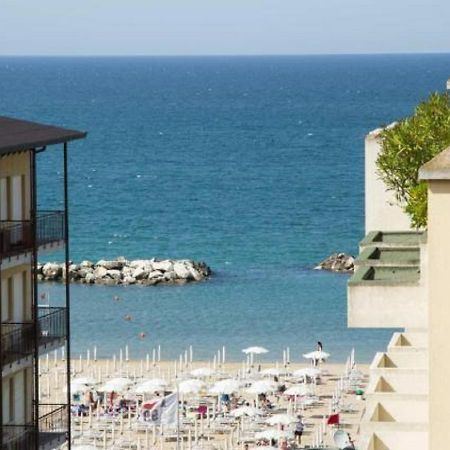 Hotel Nautilus كاتوليكا المظهر الخارجي الصورة