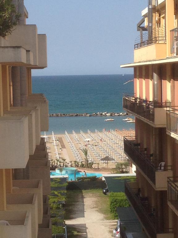 Hotel Nautilus كاتوليكا المظهر الخارجي الصورة